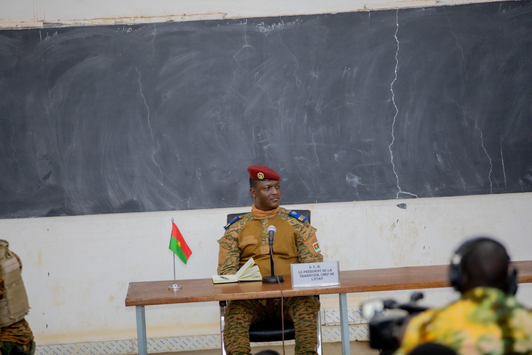 Le Président de la Transition échange avec la communauté universitaire et scientifique du Burkina à l’Université Joseph KI-ZERBO. Le Président de la Transition échange avec la communauté universitaire et scientifique du Burkina à l’Université Joseph KI-ZERBO.