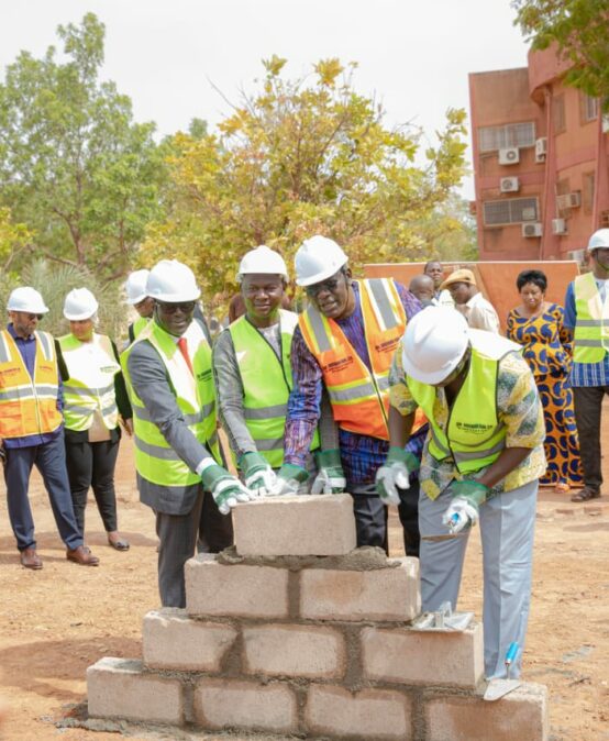 Université Joseph KI-ZERBO : pose de la première pierre de construction de la crèche