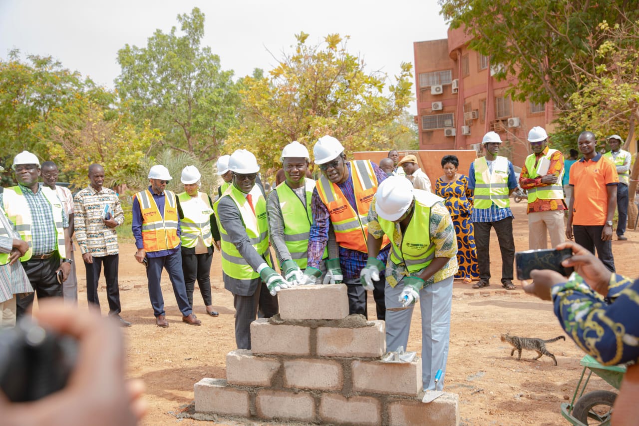 Université Joseph KI-ZERBO : pose de la première pierre de construction de la crèche