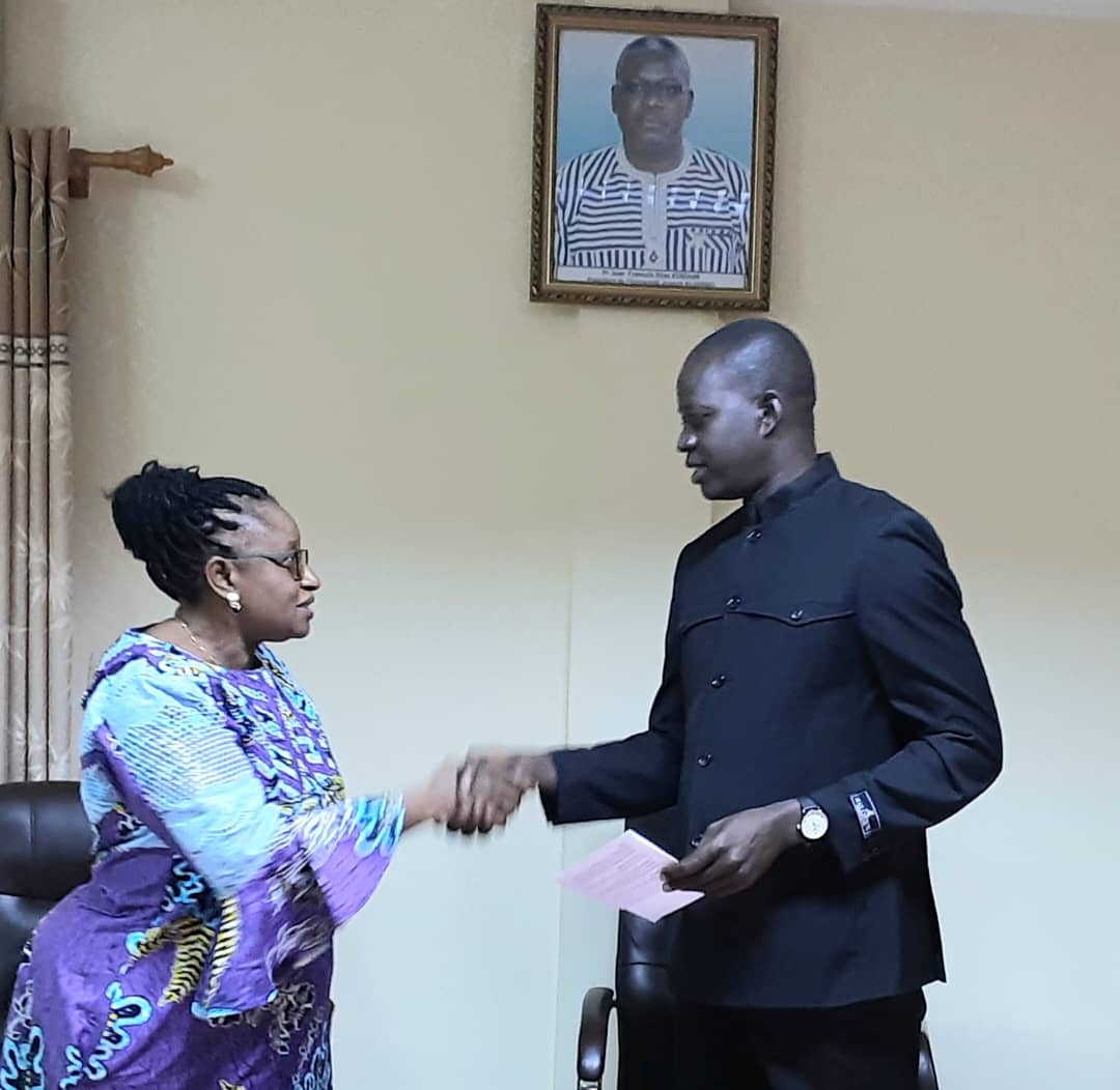 Passation de charges à l’UJKZ : Gertrude BONKOUNGOU/SANON ; la  nouvelle directrice de la  Bibliothèque Universitaire Centrale (BUC)