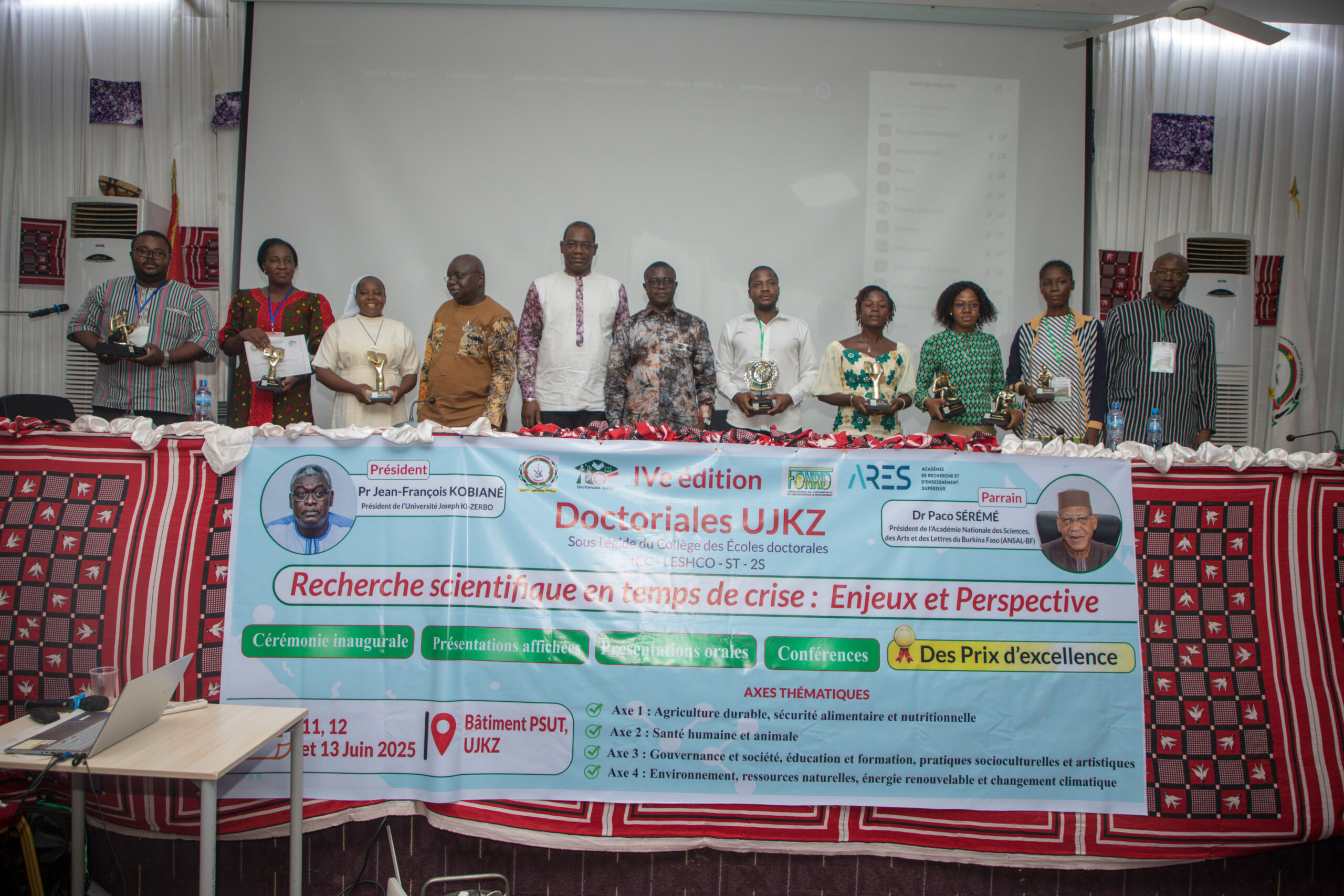 Clap de fin des Doctoriales 2025 : huit (8) prix pour honorer l’excellence scientifique des doctorants Clap de fin des Doctoriales 2025 : huit (8) prix pour honorer l’excellence scientifique des doctorants