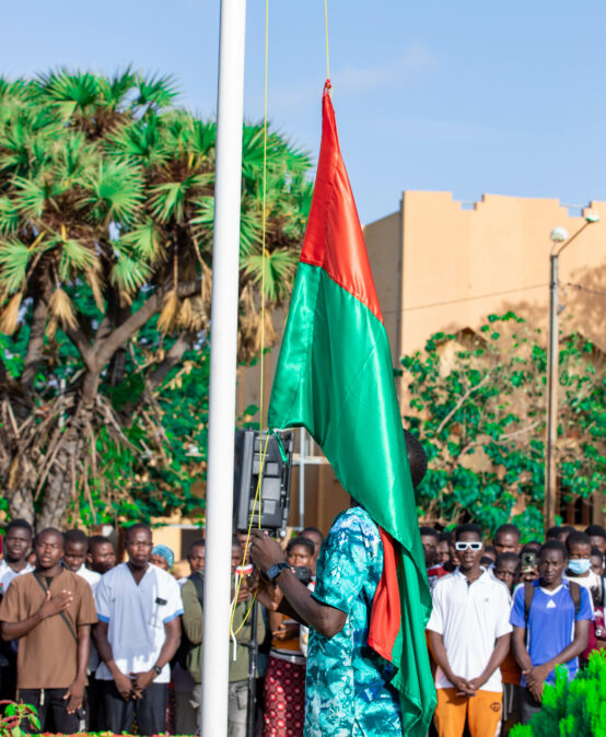 Montée des couleurs à l’Université Joseph KI-ZERBO : Une cérémonie marquée par l’exécution de l’hymne national en langue mooré